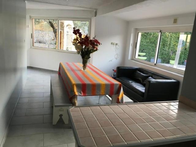 Appartement Rez De Chausse Bollene Exterior photo